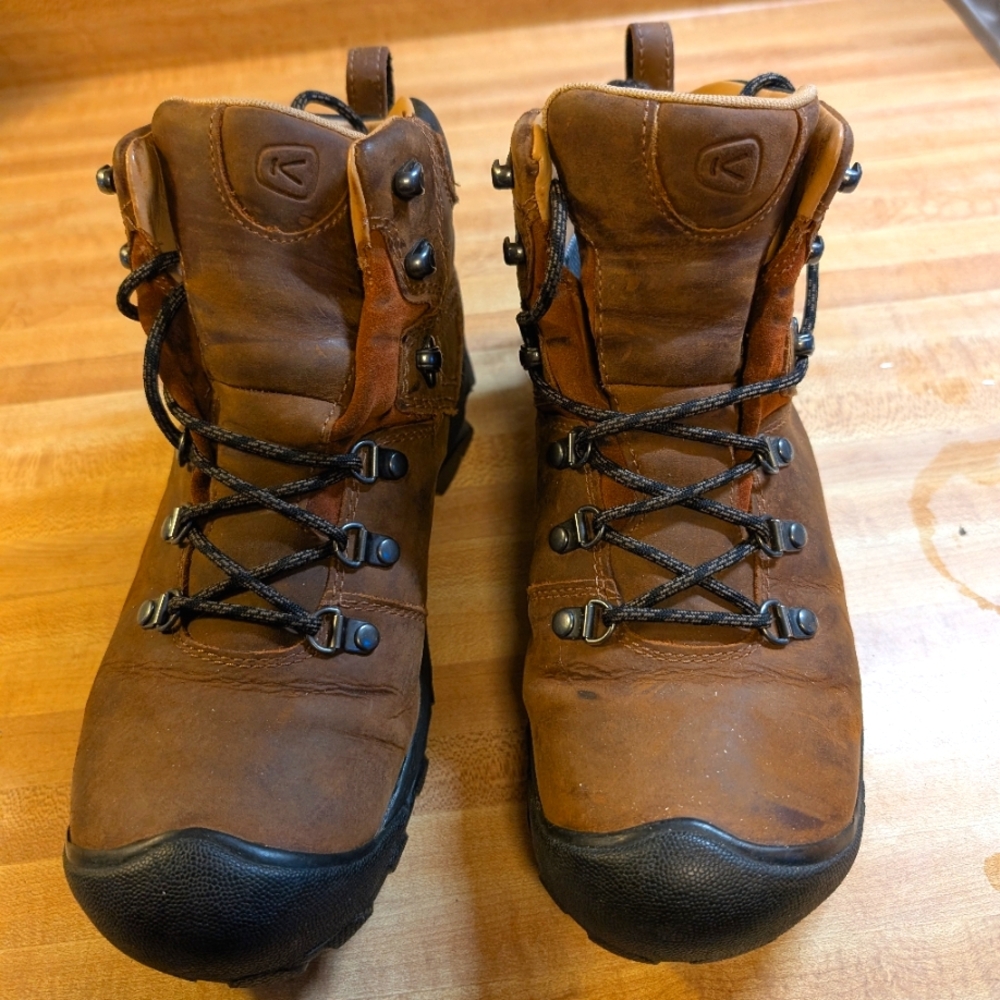 Keen Pyrenees Waterproof hiking boots, brown, size 9